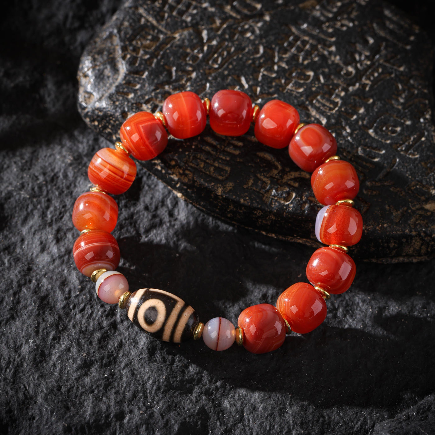 Mala Bracelet One-Eyed Dzi Sardonyx